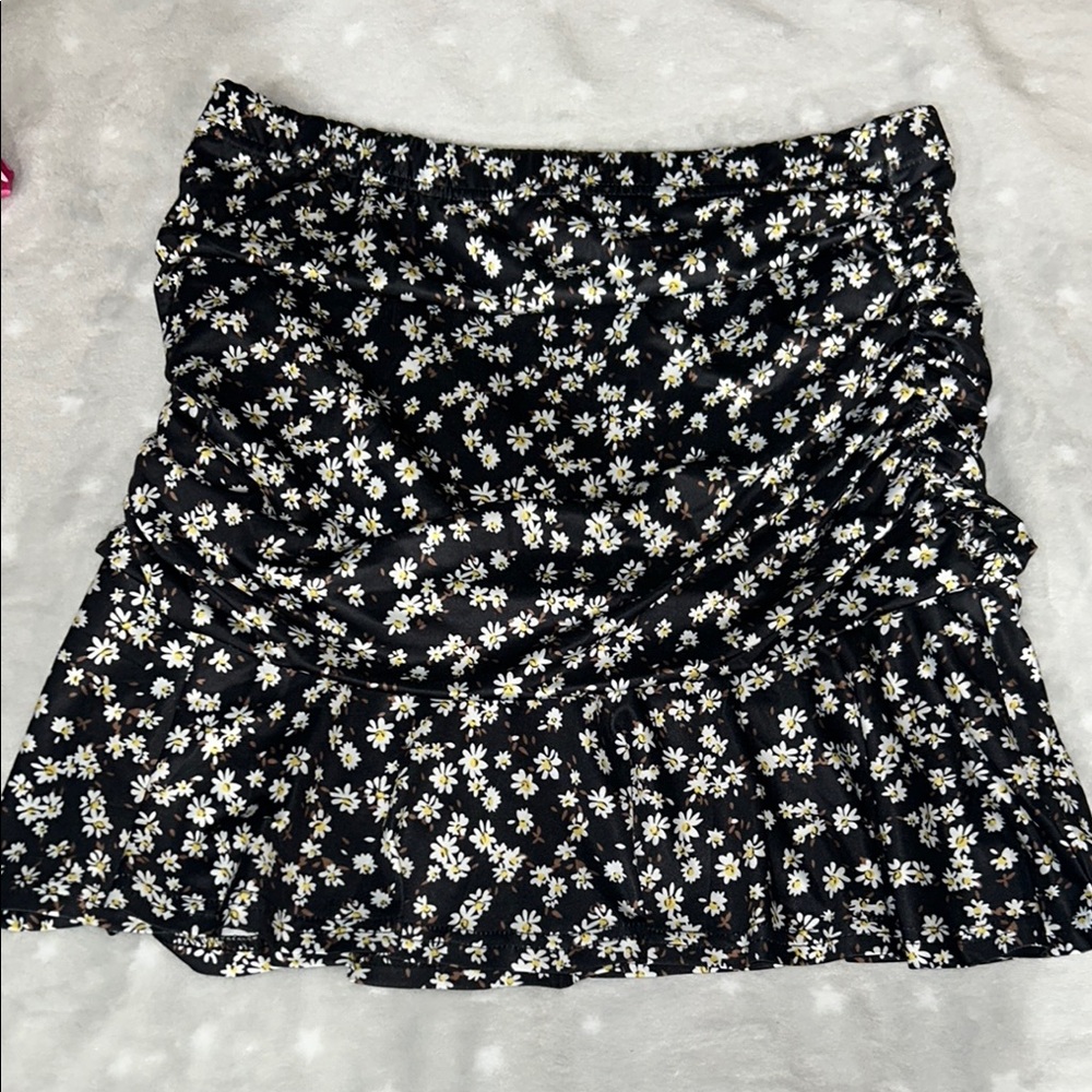SHEIN Black and White Skater Mini Skirt with Ruched Ruffles